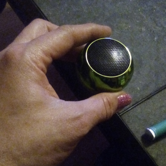 Bluetooth Speaker - Picture 2 of 7
